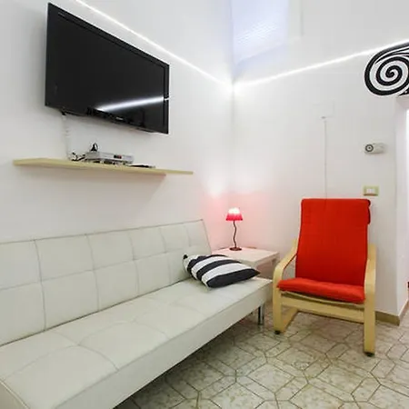 Spanish Steps White Studio