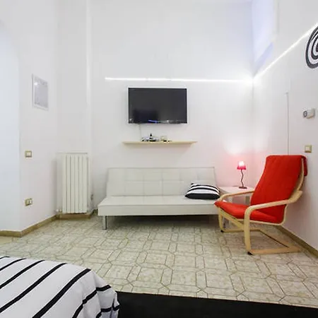 Spanish Steps White Studio *