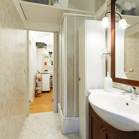 Spanish Steps White Studio רומא