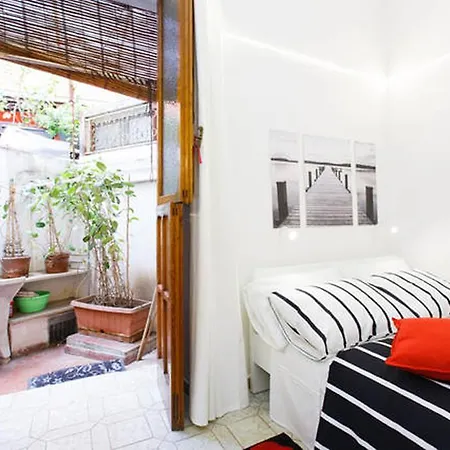 Spanish Steps White Studio *